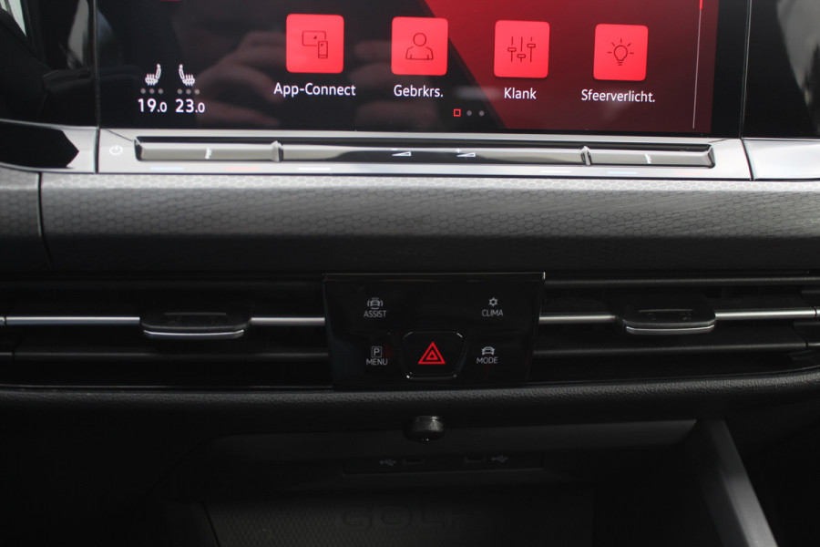 Volkswagen Golf 2.0 TSI GTI Clubsport / Panoramadak / Camera / Head-up / 19'' / IQ Lights / Keyless / Dodehoek / DAB / Stoelverwarming / ACC