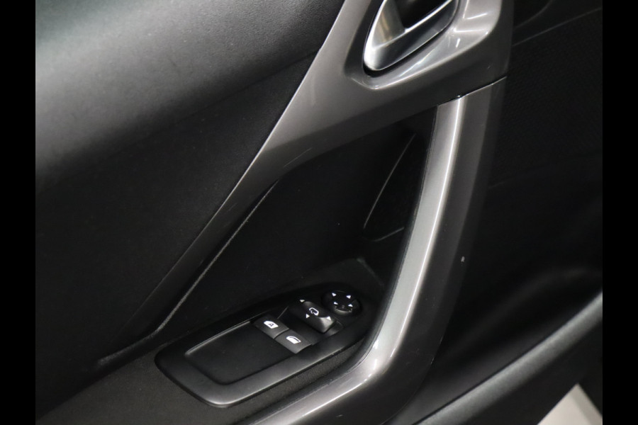 Peugeot 2008 1.2 PureTech Allure [NAVIGATIE, APPLE CARPLAY, ANDROID, CLIMATE CONTROL, PARKEERSENSOR, CRUISE CONTROL, NIEUWSTAAT]