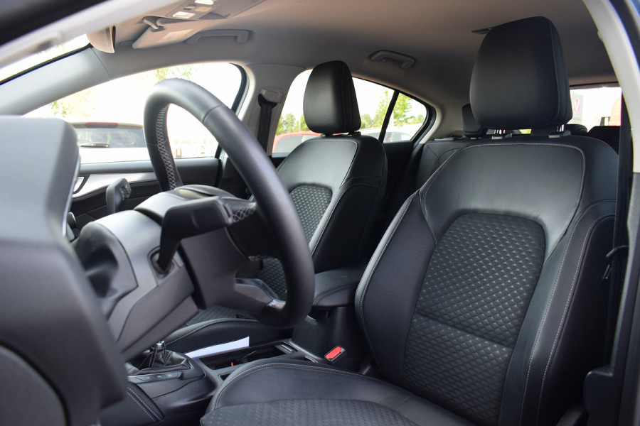 Ford Focus 1.0 EcoBoost Titanium X Business | CarPlay | Stuur- en Stoelverw. | Half Leer