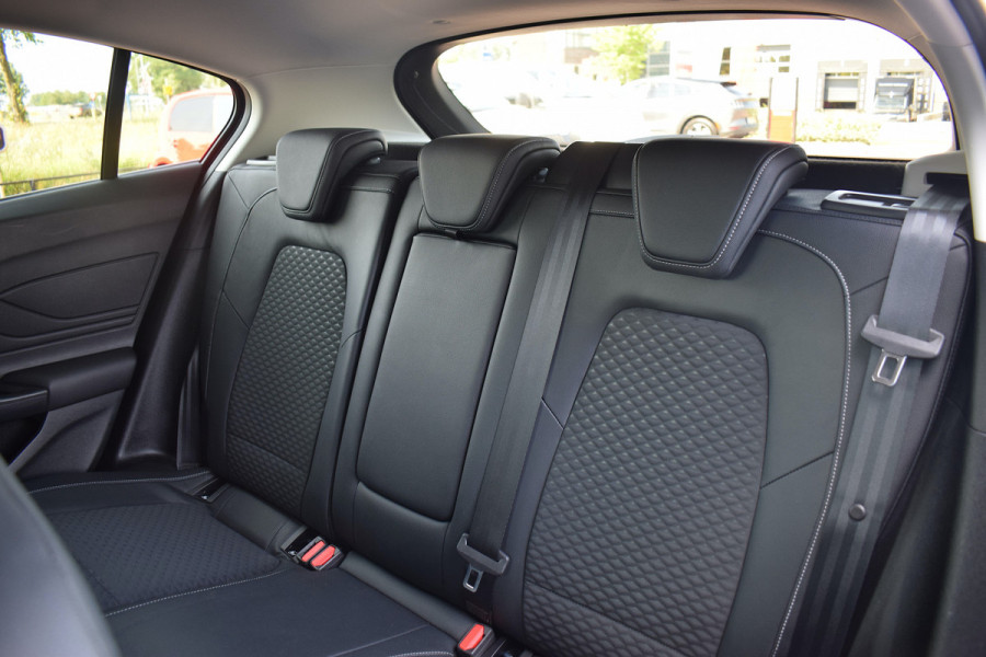 Ford Focus 1.0 EcoBoost Titanium X Business | CarPlay | Stuur- en Stoelverw. | Half Leer