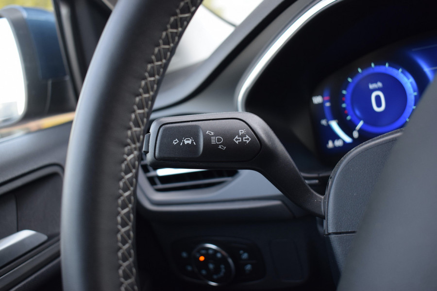 Ford Focus 1.0 EcoBoost Titanium X Business | CarPlay | Stuur- en Stoelverw. | Half Leer