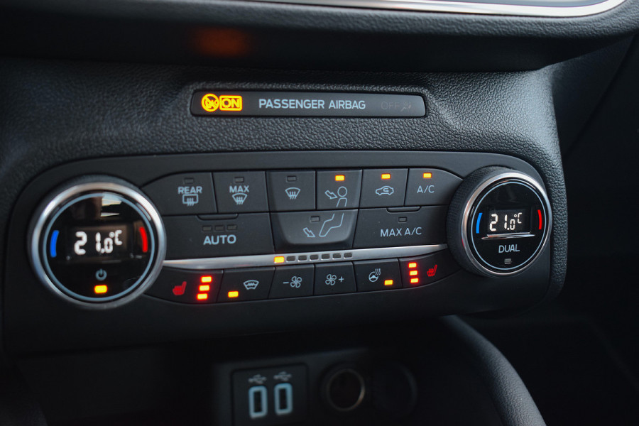 Ford Focus 1.0 EcoBoost Titanium X Business | CarPlay | Stuur- en Stoelverw. | Half Leer