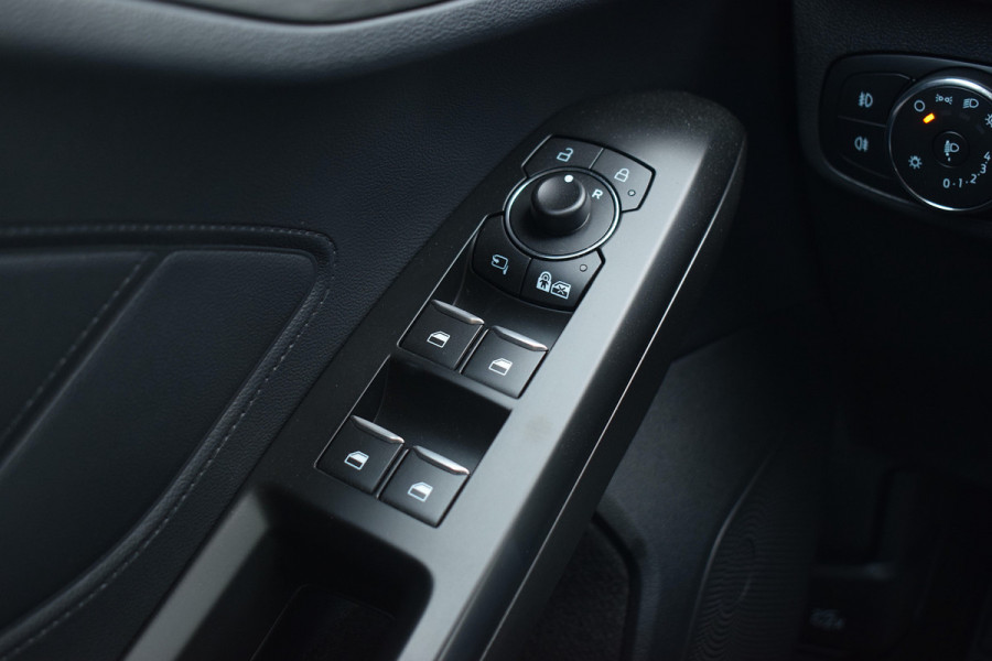 Ford Focus 1.0 EcoBoost Titanium X Business | CarPlay | Stuur- en Stoelverw. | Half Leer