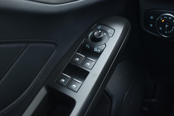 Ford Focus 1.0 EcoBoost Titanium X Business | CarPlay | Stuur- en Stoelverw. | Half Leer