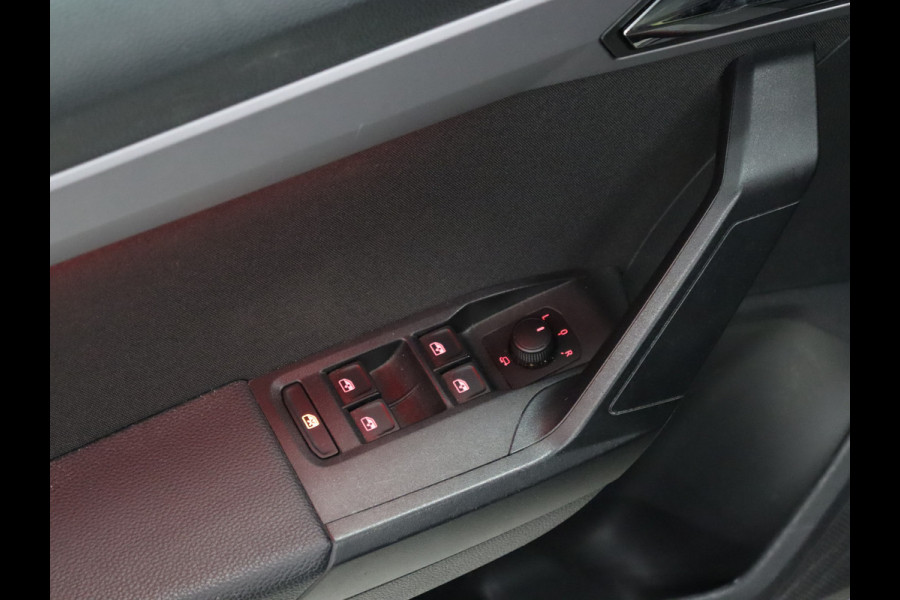Seat Ibiza 1.0 TSI FR Business Intense [BEATS, TREKHAAK, APPLE CARPLAY, ANDROID, CAMERA, DIGITAL COCKPIT, NIEUWSTAAT]