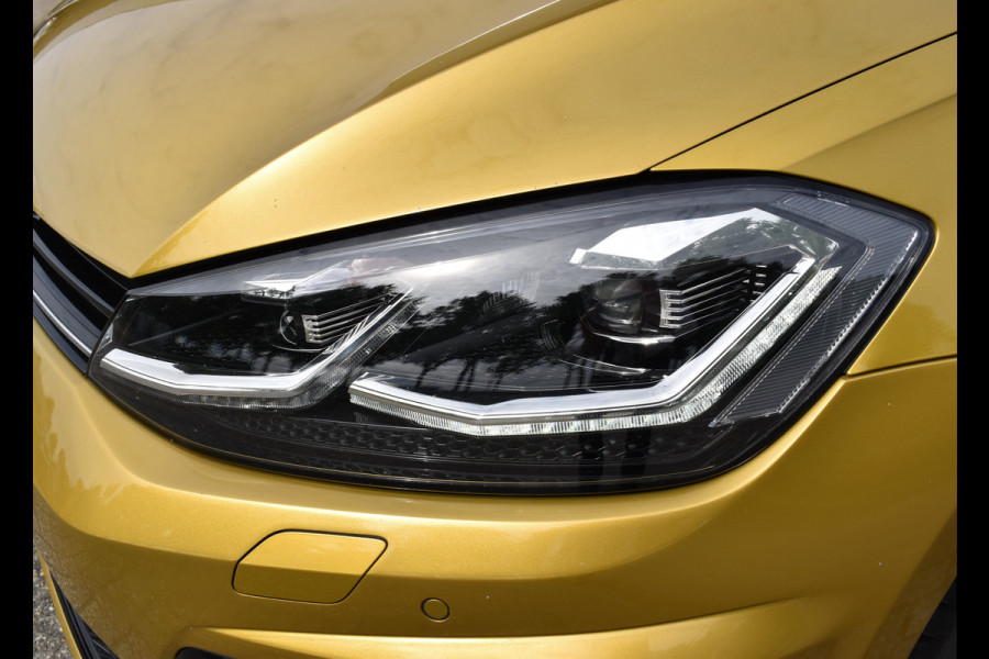 Volkswagen GOLF Variant 1.5 TSI Highline Business R-Line Automaat / Adap. Cruise / Sportstoelen / Parkeersensoren v+a / Navi