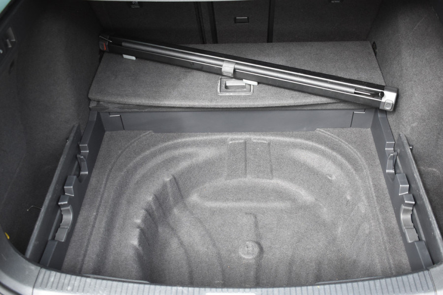 Volkswagen GOLF Variant 1.5 TSI Highline Business R-Line Automaat / Adap. Cruise / Sportstoelen / Parkeersensoren v+a / Navi