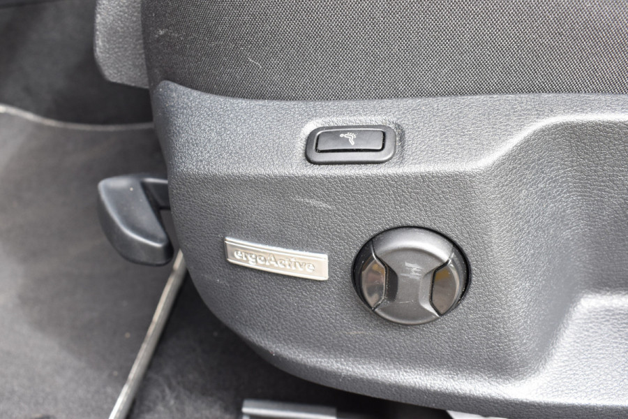 Volkswagen GOLF Variant 1.5 TSI Highline Business R-Line Automaat / Adap. Cruise / Sportstoelen / Parkeersensoren v+a / Navi