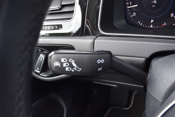 Volkswagen GOLF Variant 1.5 TSI Highline Business R-Line Automaat / Adap. Cruise / Sportstoelen / Parkeersensoren v+a / Navi