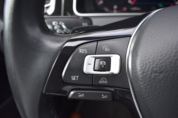 Volkswagen GOLF Variant 1.5 TSI Highline Business R-Line Automaat / Adap. Cruise / Sportstoelen / Parkeersensoren v+a / Navi