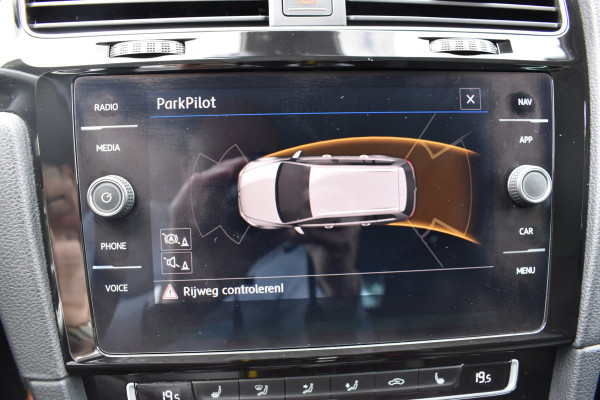 Volkswagen GOLF Variant 1.5 TSI Highline Business R-Line Automaat / Adap. Cruise / Sportstoelen / Parkeersensoren v+a / Navi