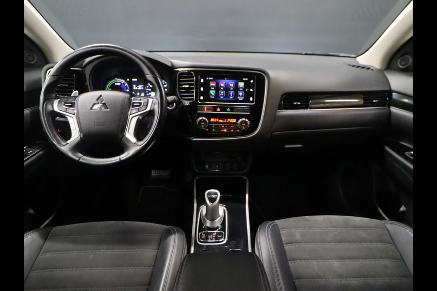 Mitsubishi Outlander 2.4 PHEV Intense S [TREKHAAK, CAMERA, STOELVERWARMING, HALF LEDER, PDC V+A, CRUISE, CLIMATE, NIEUWSTAAT]