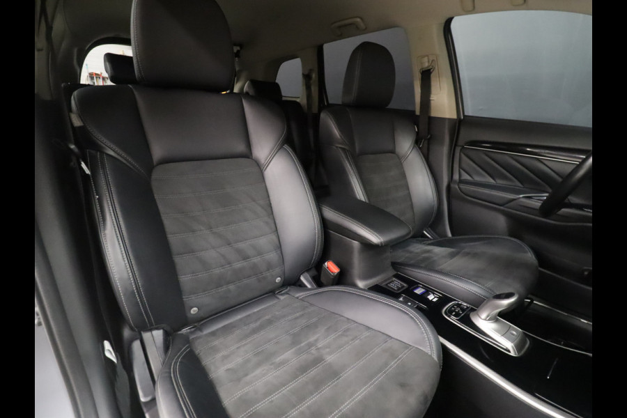 Mitsubishi Outlander 2.4 PHEV Intense S [TREKHAAK, CAMERA, STOELVERWARMING, HALF LEDER, PDC V+A, CRUISE, CLIMATE, NIEUWSTAAT]