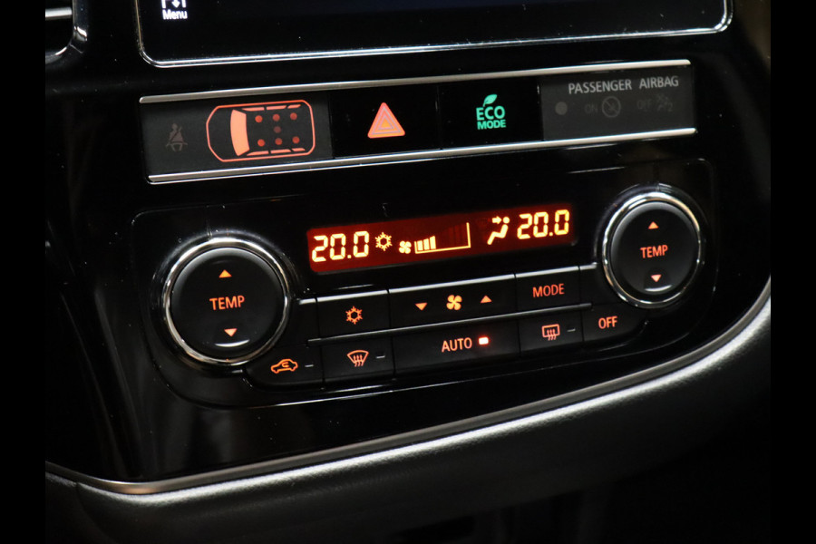 Mitsubishi Outlander 2.4 PHEV Intense S [TREKHAAK, CAMERA, STOELVERWARMING, HALF LEDER, PDC V+A, CRUISE, CLIMATE, NIEUWSTAAT]
