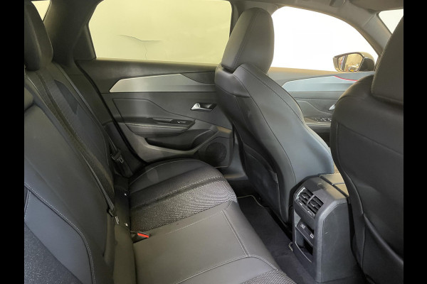 Peugeot 308 1.2 PureTech GT Climate control Adaptive cruise control Parkeersensoren Achteruitrijcamera Navigatie Voorstoelen verwarmd LED Apple Carplay/ Android Auto
