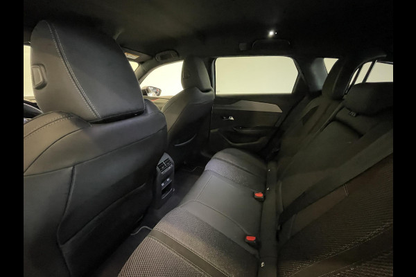 Peugeot 308 1.2 PureTech GT Climate control Adaptive cruise control Parkeersensoren Achteruitrijcamera Navigatie Voorstoelen verwarmd LED Apple Carplay/ Android Auto