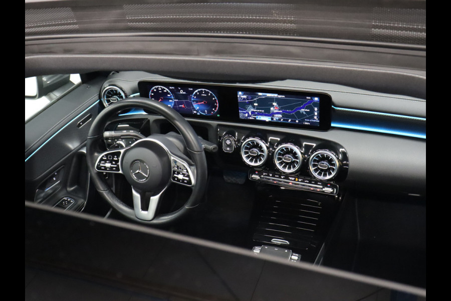 Mercedes-Benz CLA-Klasse 180 Business Solution Luxury [SCHUIFKANTELDAK, SFEERVERLICHTING, CAMERA, WIDESCREEN, VOL LEDER, STOELVERWARMING, PDC V+A, CRUISE, CLIMATE, NIEUWSTAAT]