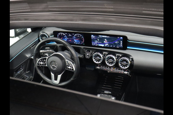 Mercedes-Benz CLA-Klasse 180 Business Solution Luxury [SCHUIFKANTELDAK, SFEERVERLICHTING, CAMERA, WIDESCREEN, VOL LEDER, STOELVERWARMING, PDC V+A, CRUISE, CLIMATE, NIEUWSTAAT]