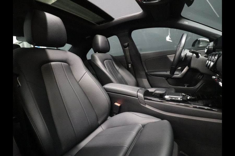 Mercedes-Benz CLA-Klasse 180 Business Solution Luxury [SCHUIFKANTELDAK, SFEERVERLICHTING, CAMERA, WIDESCREEN, VOL LEDER, STOELVERWARMING, PDC V+A, CRUISE, CLIMATE, NIEUWSTAAT]