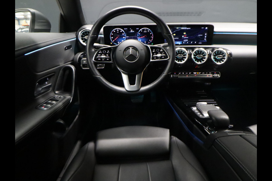 Mercedes-Benz CLA-Klasse 180 Business Solution Luxury [SCHUIFKANTELDAK, SFEERVERLICHTING, CAMERA, WIDESCREEN, VOL LEDER, STOELVERWARMING, PDC V+A, CRUISE, CLIMATE, NIEUWSTAAT]