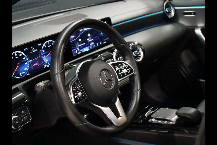 Mercedes-Benz CLA-Klasse 180 Business Solution Luxury [SCHUIFKANTELDAK, SFEERVERLICHTING, CAMERA, WIDESCREEN, VOL LEDER, STOELVERWARMING, PDC V+A, CRUISE, CLIMATE, NIEUWSTAAT]