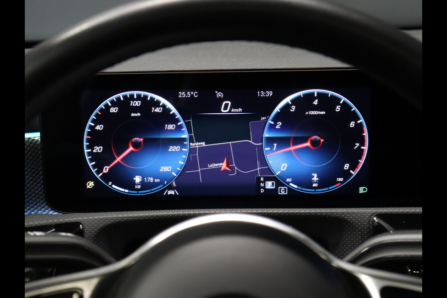 Mercedes-Benz CLA-Klasse 180 Business Solution Luxury [SCHUIFKANTELDAK, SFEERVERLICHTING, CAMERA, WIDESCREEN, VOL LEDER, STOELVERWARMING, PDC V+A, CRUISE, CLIMATE, NIEUWSTAAT]