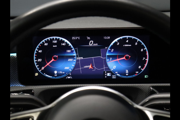 Mercedes-Benz CLA-Klasse 180 Business Solution Luxury [SCHUIFKANTELDAK, SFEERVERLICHTING, CAMERA, WIDESCREEN, VOL LEDER, STOELVERWARMING, PDC V+A, CRUISE, CLIMATE, NIEUWSTAAT]