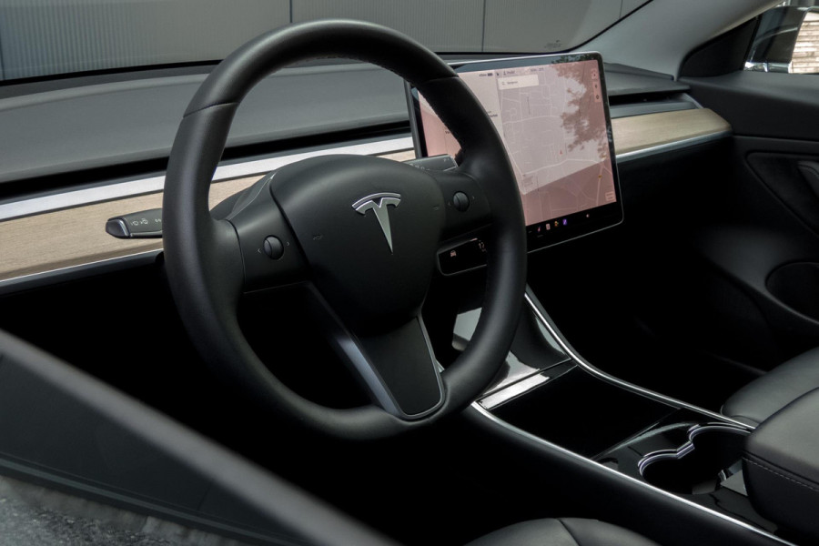 Tesla Model 3 Long Range AWD 75 kWh | AFNEEMBARE TREKHAAK | AUTOPILOT | 1STE EIGENAAR