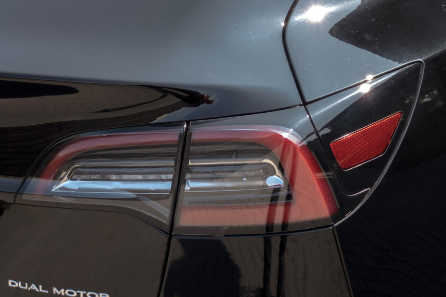 Tesla Model 3 Long Range AWD 75 kWh | AFNEEMBARE TREKHAAK | AUTOPILOT | 1STE EIGENAAR