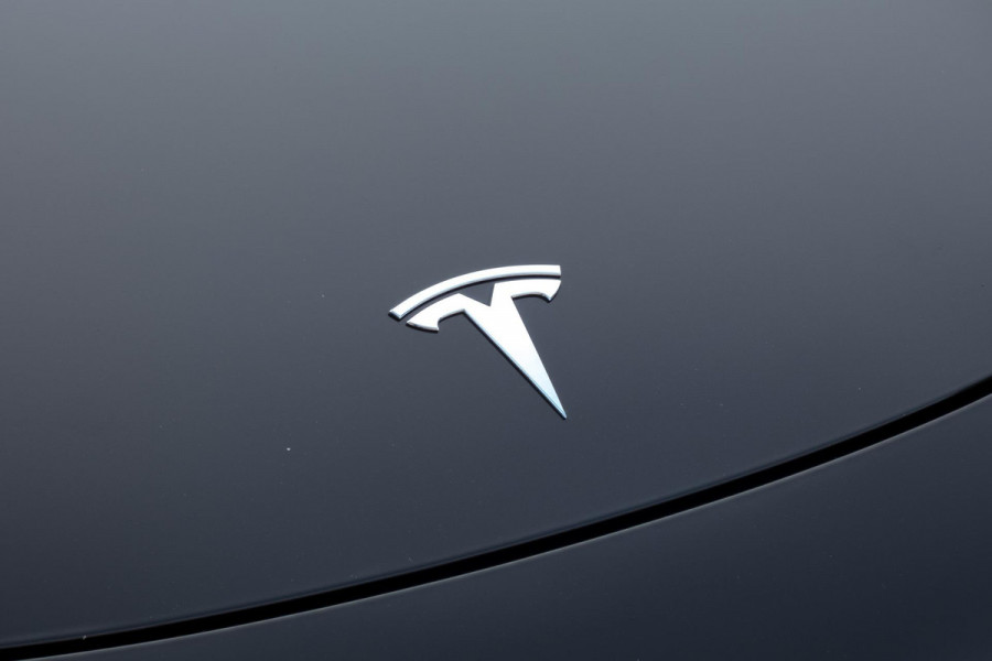 Tesla Model 3 Long Range AWD 75 kWh | AFNEEMBARE TREKHAAK | AUTOPILOT | 1STE EIGENAAR
