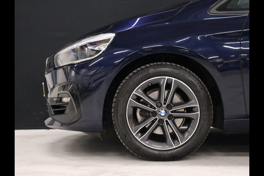 BMW 2 Serie Active Tourer 218i High Executive [TREKHAAK AFNEEMBAAR, GROOT NAVIGATIE, HEAD-UP, HALF LEDER, STOELVERWARMING, PDC ACHTER, CRUISE, CLIMATE, NIEUWSTAAT]