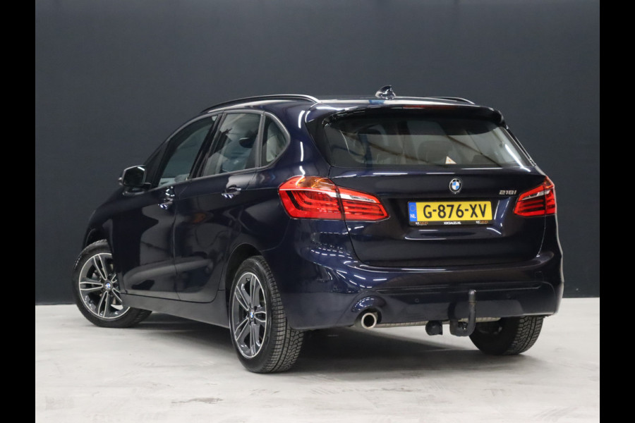 BMW 2 Serie Active Tourer 218i High Executive [TREKHAAK AFNEEMBAAR, GROOT NAVIGATIE, HEAD-UP, HALF LEDER, STOELVERWARMING, PDC ACHTER, CRUISE, CLIMATE, NIEUWSTAAT]