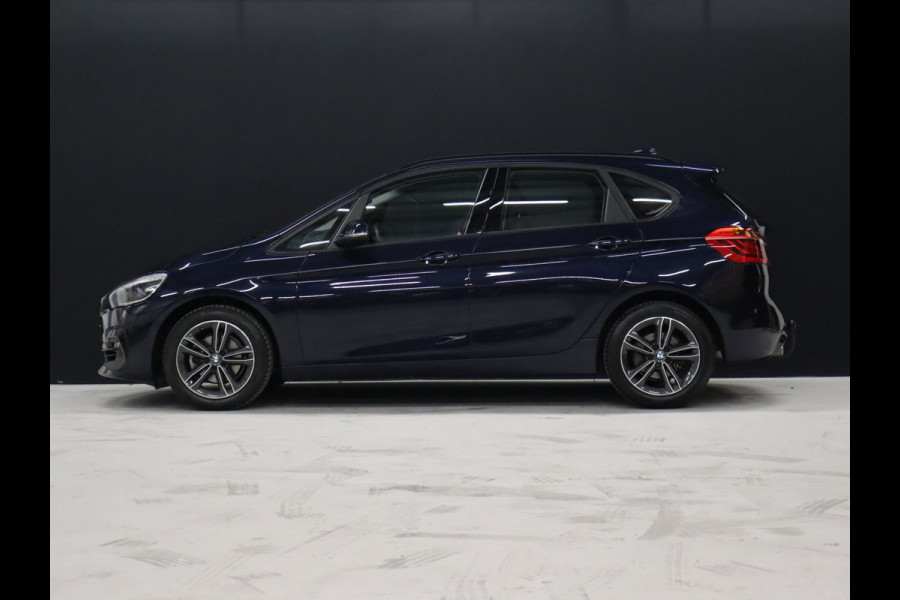 BMW 2 Serie Active Tourer 218i High Executive [TREKHAAK AFNEEMBAAR, GROOT NAVIGATIE, HEAD-UP, HALF LEDER, STOELVERWARMING, PDC ACHTER, CRUISE, CLIMATE, NIEUWSTAAT]