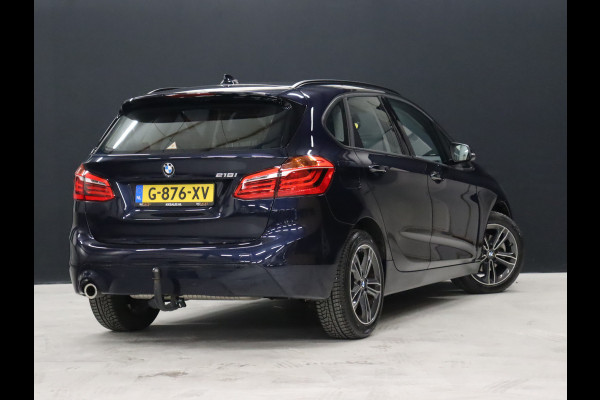 BMW 2 Serie Active Tourer 218i High Executive [TREKHAAK AFNEEMBAAR, GROOT NAVIGATIE, HEAD-UP, HALF LEDER, STOELVERWARMING, PDC ACHTER, CRUISE, CLIMATE, NIEUWSTAAT]