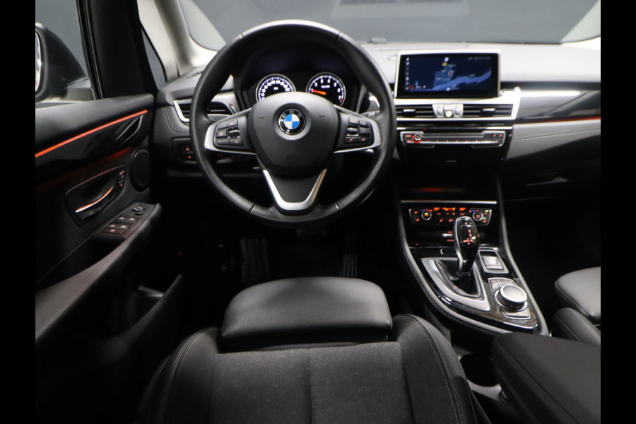 BMW 2 Serie Active Tourer 218i High Executive [TREKHAAK AFNEEMBAAR, GROOT NAVIGATIE, HEAD-UP, HALF LEDER, STOELVERWARMING, PDC ACHTER, CRUISE, CLIMATE, NIEUWSTAAT]