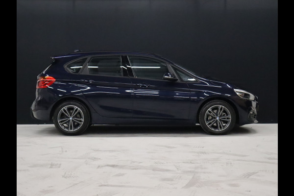 BMW 2 Serie Active Tourer 218i High Executive [TREKHAAK AFNEEMBAAR, GROOT NAVIGATIE, HEAD-UP, HALF LEDER, STOELVERWARMING, PDC ACHTER, CRUISE, CLIMATE, NIEUWSTAAT]