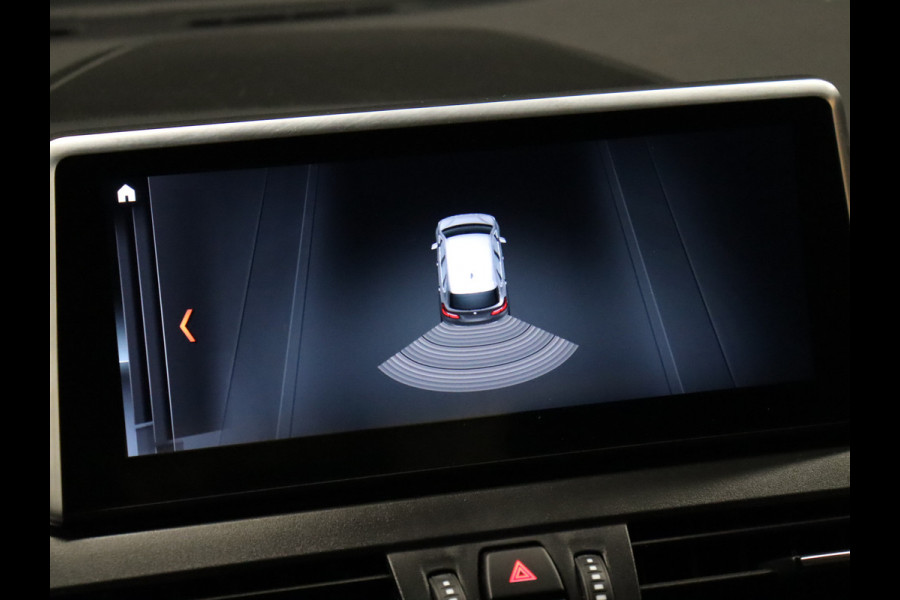 BMW 2 Serie Active Tourer 218i High Executive [TREKHAAK AFNEEMBAAR, GROOT NAVIGATIE, HEAD-UP, HALF LEDER, STOELVERWARMING, PDC ACHTER, CRUISE, CLIMATE, NIEUWSTAAT]