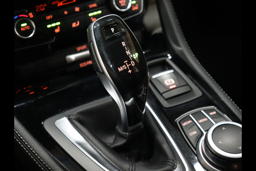 BMW 2 Serie Active Tourer 218i High Executive [TREKHAAK AFNEEMBAAR, GROOT NAVIGATIE, HEAD-UP, HALF LEDER, STOELVERWARMING, PDC ACHTER, CRUISE, CLIMATE, NIEUWSTAAT]