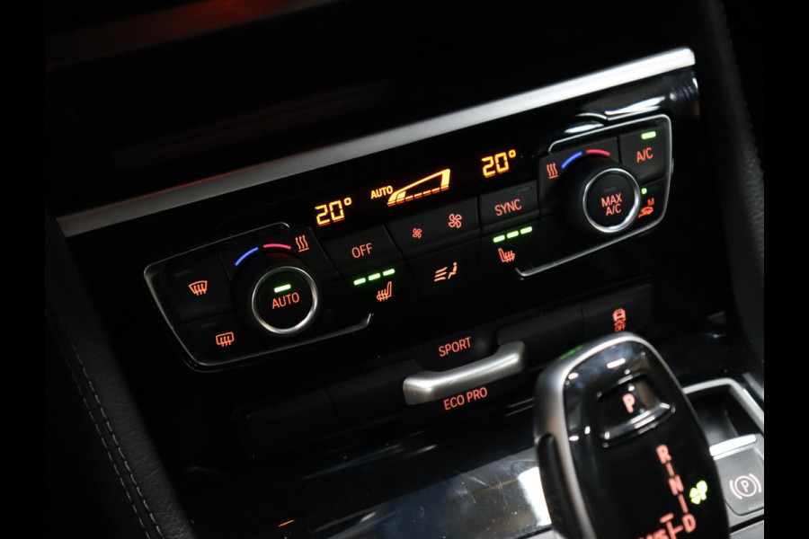 BMW 2 Serie Active Tourer 218i High Executive [TREKHAAK AFNEEMBAAR, GROOT NAVIGATIE, HEAD-UP, HALF LEDER, STOELVERWARMING, PDC ACHTER, CRUISE, CLIMATE, NIEUWSTAAT]
