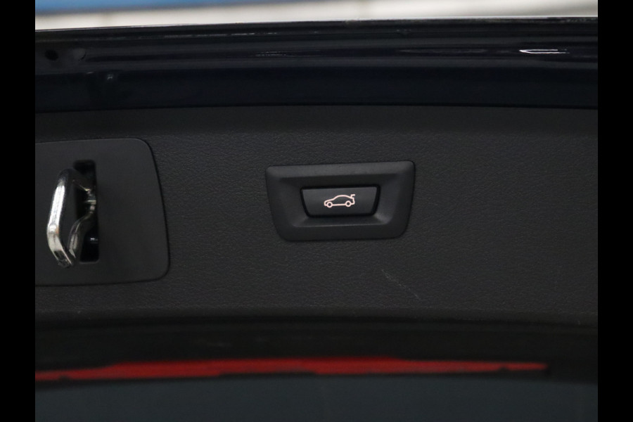 BMW 2 Serie Active Tourer 218i High Executive [TREKHAAK AFNEEMBAAR, GROOT NAVIGATIE, HEAD-UP, HALF LEDER, STOELVERWARMING, PDC ACHTER, CRUISE, CLIMATE, NIEUWSTAAT]
