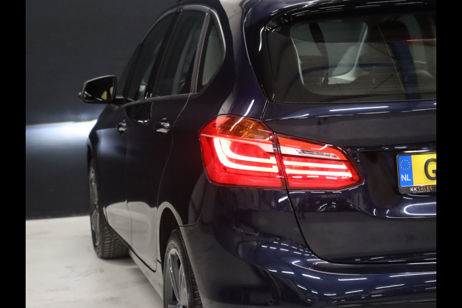 BMW 2 Serie Active Tourer 218i High Executive [TREKHAAK AFNEEMBAAR, GROOT NAVIGATIE, HEAD-UP, HALF LEDER, STOELVERWARMING, PDC ACHTER, CRUISE, CLIMATE, NIEUWSTAAT]