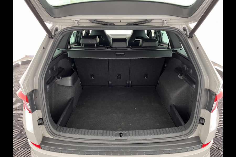 Škoda Kodiaq 1.5 TSI Sportline Business Aut. *LEATHER-ALCANTARA | FULL-LED | HEATED-SPORTSEATS | ADAPTIVE-CRUISE | MEMORY-PACK | DIGI-COCKPIT | CANTON-AUDIO | SHIFT-PADDLES | CARPLAY | AMBIENT-LIGHT | KEYLESS | DAB | 20''ALU*