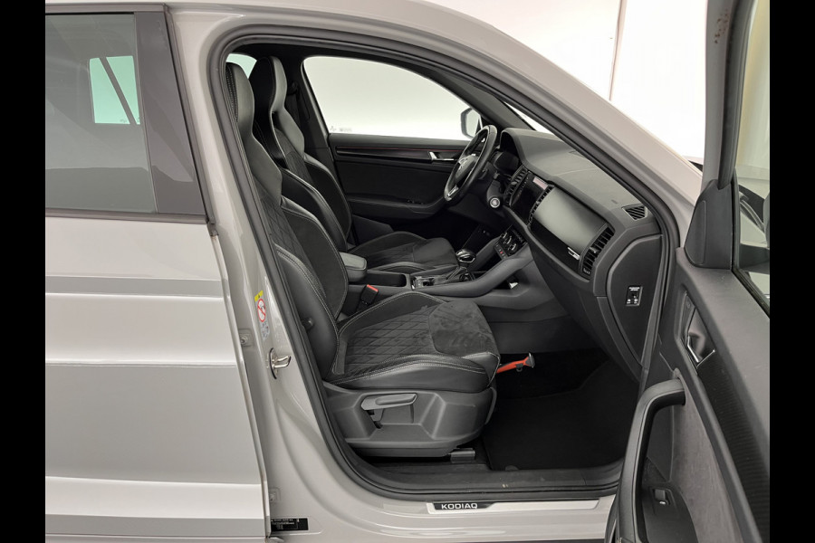 Škoda Kodiaq 1.5 TSI Sportline Business Aut. *LEATHER-ALCANTARA | FULL-LED | HEATED-SPORTSEATS | ADAPTIVE-CRUISE | MEMORY-PACK | DIGI-COCKPIT | CANTON-AUDIO | SHIFT-PADDLES | CARPLAY | AMBIENT-LIGHT | KEYLESS | DAB | 20''ALU*