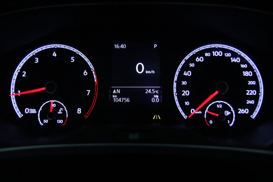Volkswagen T-Roc 1.5 TSI Sport / PANODAK / DODEHOEK / ACC / CAMERA / CARPLAY