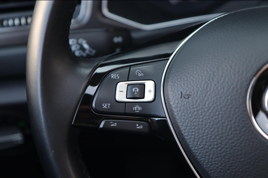 Volkswagen T-Roc 1.5 TSI Sport / PANODAK / DODEHOEK / ACC / CAMERA / CARPLAY