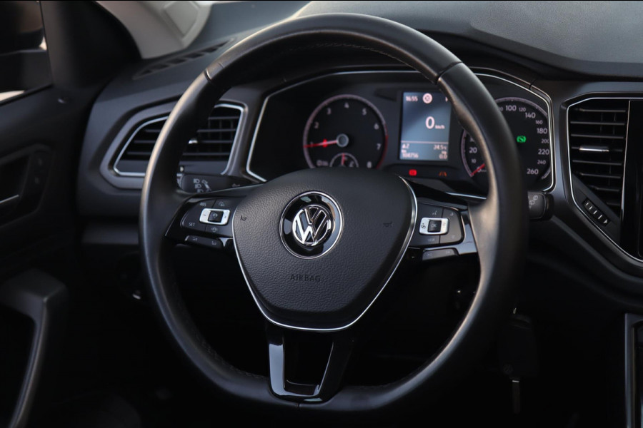 Volkswagen T-Roc 1.5 TSI Sport / PANODAK / DODEHOEK / ACC / CAMERA / CARPLAY