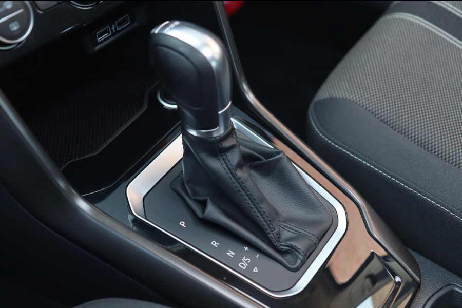 Volkswagen T-Roc 1.5 TSI Sport / PANODAK / DODEHOEK / ACC / CAMERA / CARPLAY
