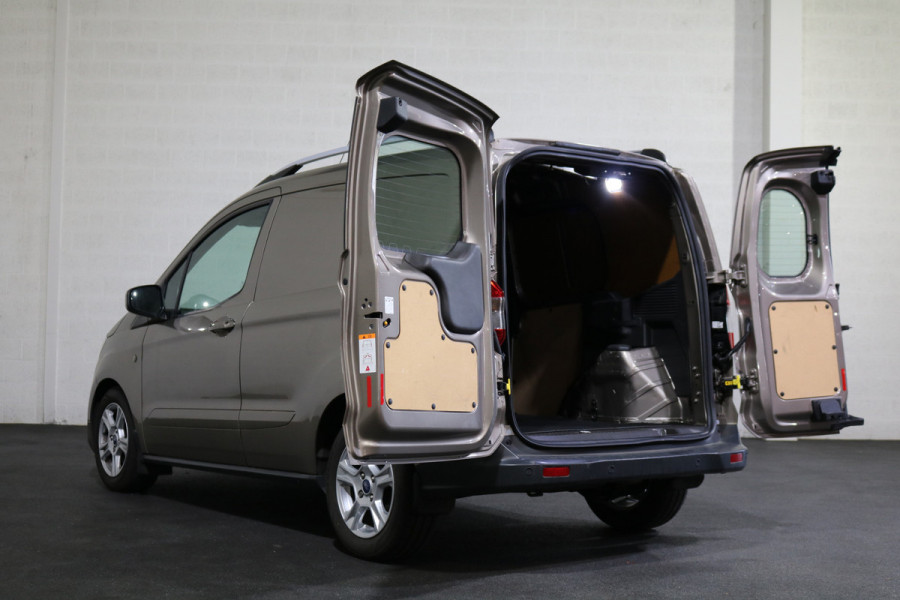 Ford Transit Courier 1.5 TDCI 100pk Euro 6 Limited Airco Navigatie BPM Vrij