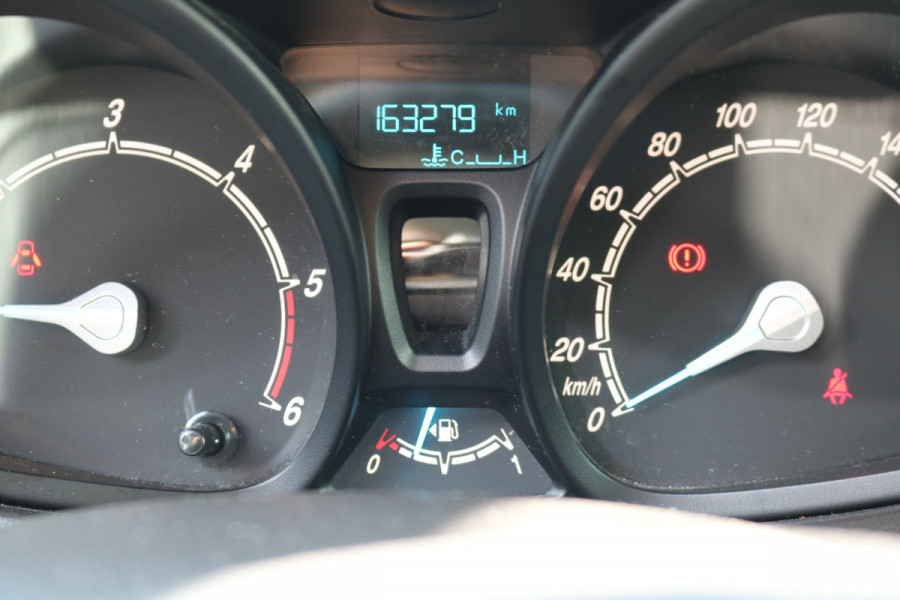Ford Transit Courier 1.5 TDCI 100pk Euro 6 Limited Airco Navigatie BPM Vrij