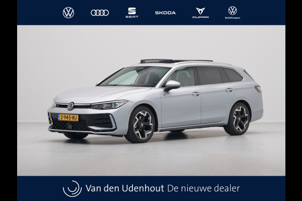 Volkswagen Passat Variant 1.5 eTSI 150pk DSG R-Line Business Panorama Navigatie Trekhaak Camera Carplay Stoelverwarming